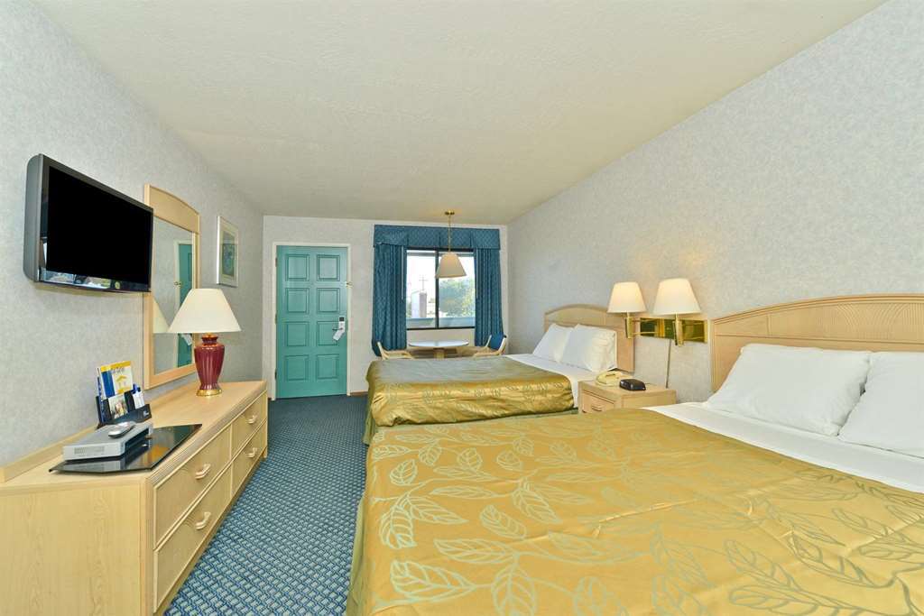 Good Living Inn San Carlos Room photo